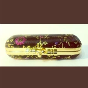 Lipstick Case with Kissing Clasp has Mirror